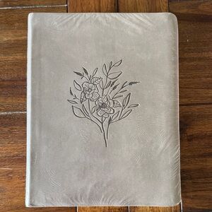 Hosanna Rivial KJV Bible